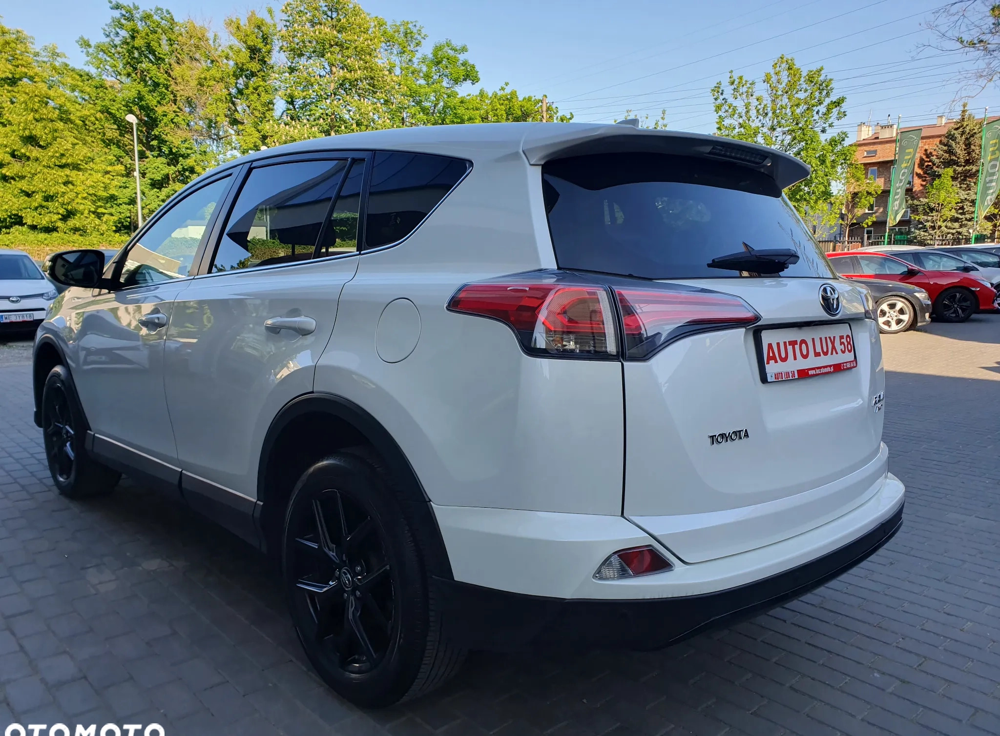 Toyota RAV4 cena 108900 przebieg: 88443, rok produkcji 2018 z Warszawa małe 631